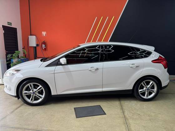 FORD FOCUS 2.0 SE PLUS 16V FLEX 4P POWERSHIFT FORD FOCUS 2.0 SE PLUS 16V FLEX 4P POWERSHIFT